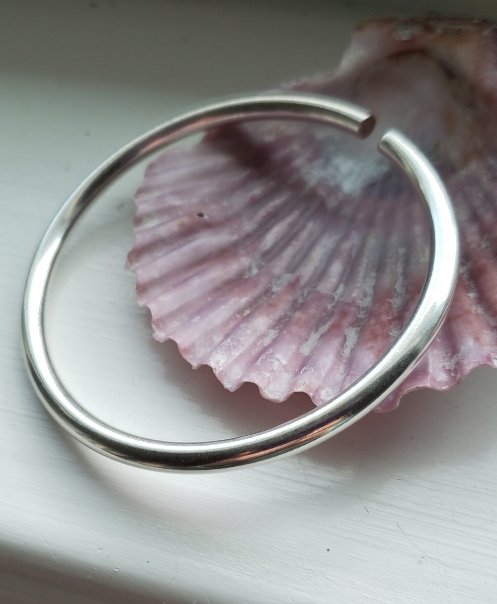 Brand New Bracelet, NWOT stamped Sterling 925, Simple Modern, Minimalist, Lovely
